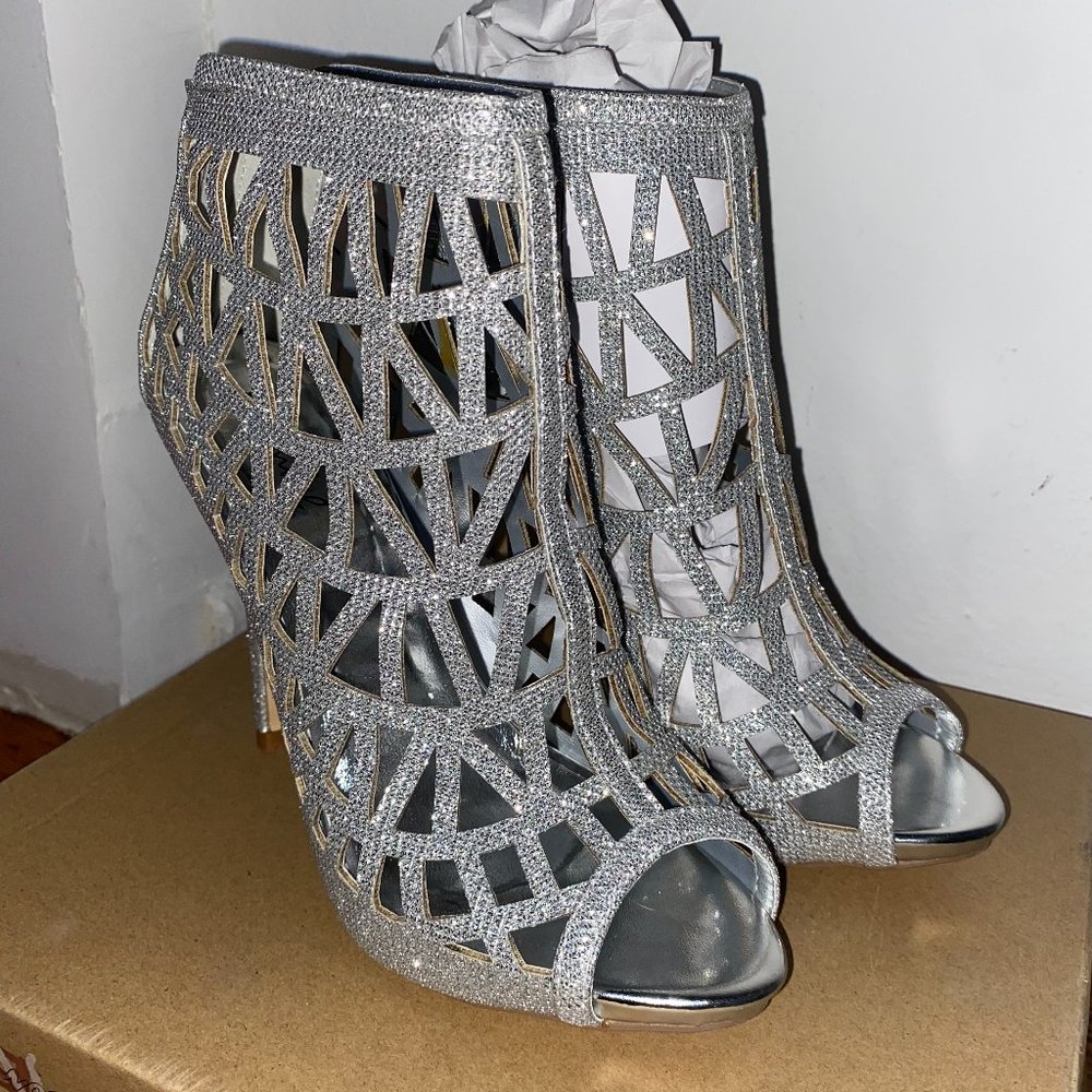 Bonnibel Cleo Heels in Silver